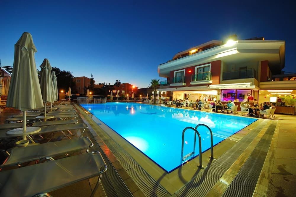 Pasabey Hotel - מרמריס - בריכה
