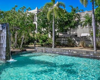 Coral Luxe Resort - 9 Pools Gym Bbq - Cairns