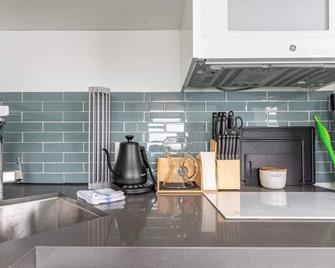 Amazing Hermosa Beach Location Free Parking - Hermosa Beach - Kitchen