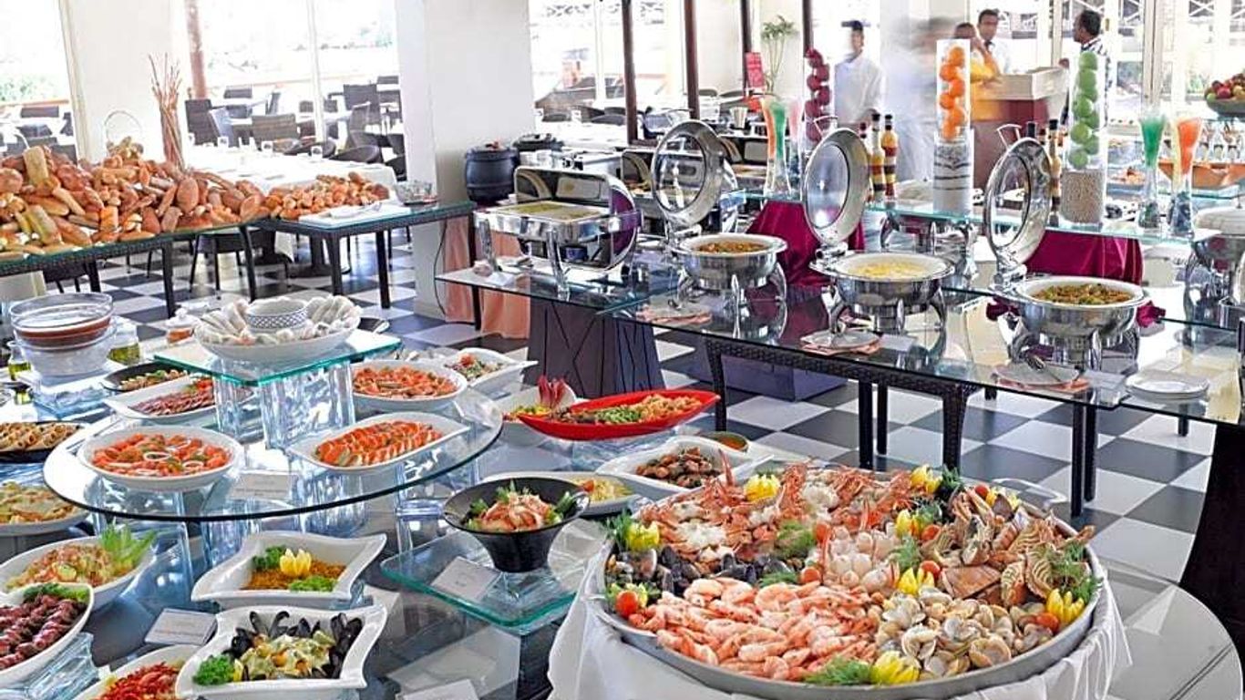 Al Bander Hotel & Resort