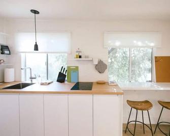 Private & Quiet Los Feliz Guest Suite With Views! - Los Angeles - Kitchen