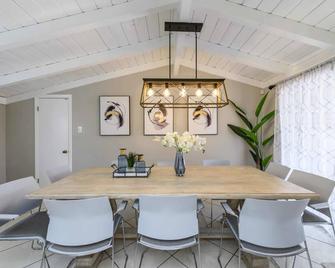 Disneyland Dream Villa 5 Br 3 Ba Arcade Games - Anaheim - Comedor