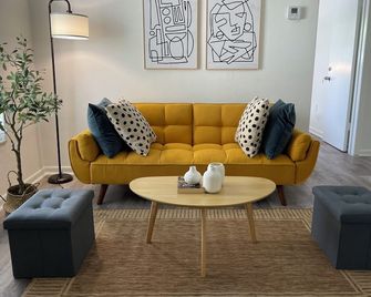 Remodeled Little Havanna Apartments great location - Miami - Wohnzimmer