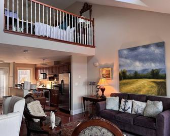 Oceanfront Luxury Magical Views Sunset and Sunrise - Western Shore - Living room