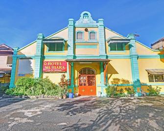 OYO 3101 Hotel Mutiara - Salatiga - Edificio