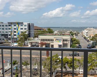 Barefoot Mailman - Ocean City - Balcony