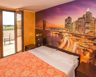 Gorgeous Home In Civitavecchia - Civitavecchia - Bedroom