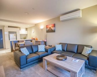 Southern Cross Serviced Apartments - Melbourne - Living room