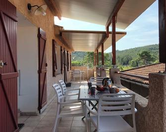 A Rossa Location - Favone - Patio