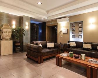 فندق غراند تيان شان - ألماتي - غرفة معيشة