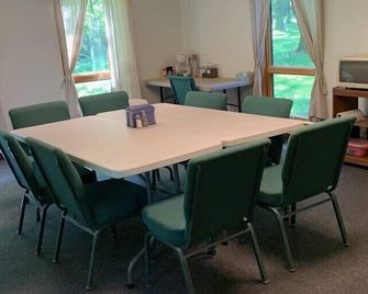 Peaceful Multi-family Lodge - Princeton - Eetruimte