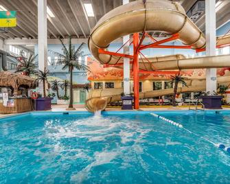 شور ستاي بلس هوتل باي بست ويسترن سيفين أوكس - ريجينا - حوض السباحة