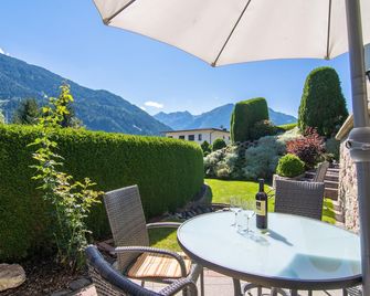 Charming apartment near the ski resort - Wenns - Innenhof