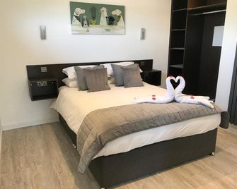 Parkknott Retreat Luxury Lodge with Private Hot Tub - Askam-in-Furness - Bedroom