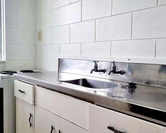 Cedar Lodge Motel Hamilton - Hamilton - Kitchen