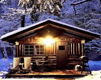 Rustic Log Cabins - Lisbon - Patio