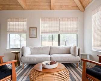 108 the Church St Collection with Pool - Fairhope - Sala de estar