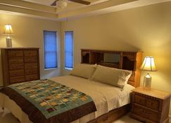 Black Bear Ridge Vacation Home - Raton - Bedroom