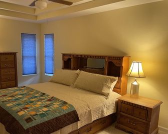 Black Bear Ridge Vacation Home - Raton - Schlafzimmer
