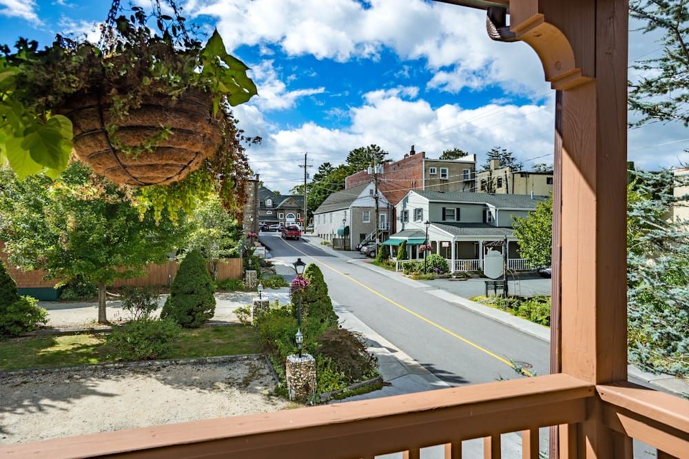 Hemlock Inn - Blowing Rock - Balcony