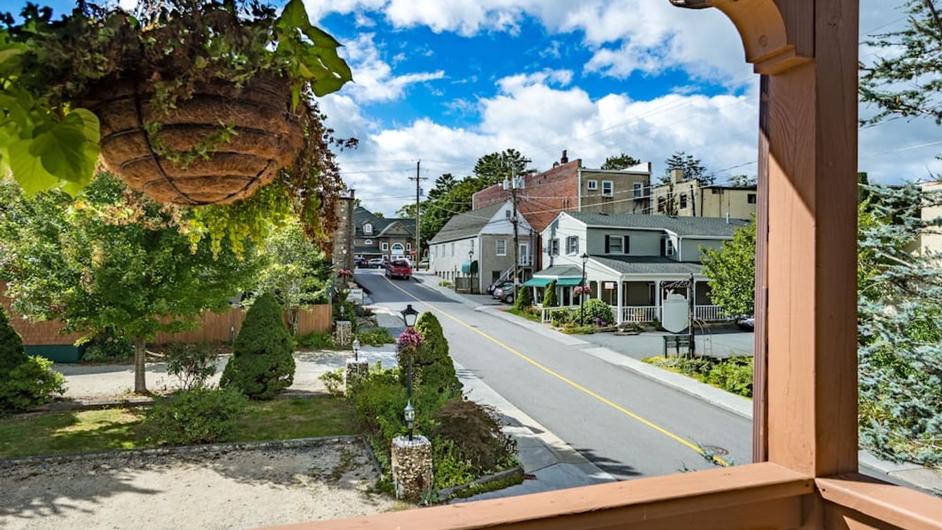 Hemlock Inn