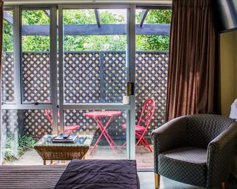 Bella Tuscany on Kennedy - Napier - Living room