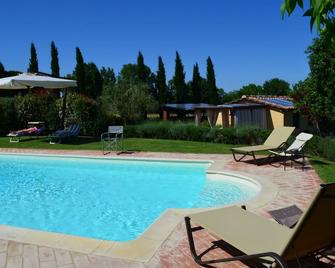 romantic cottage with pool - Monte San Savino - Басейн