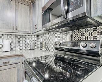 Recently remodeled home with bedrooms and living spaces on the ground floor - Smithville - Kitchen