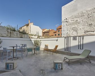 Hostelfly Madrid Airport - Madrid - Balcon