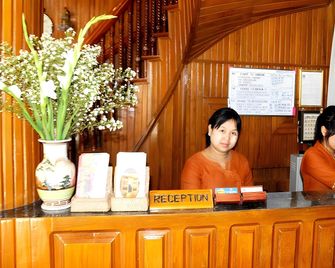 Shwe Thazin Hotel Sittwe - Sittwe - Front desk