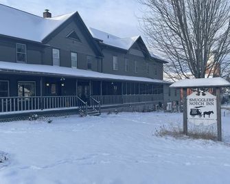 Smugglers Notch Inn - Jeffersonville - Building