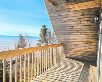 Castle Black A charming ocean view 3-bedroom cottage in Kildare PEI - Tignish - Balcony