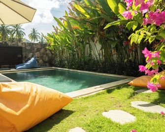 Susurro Villas - Kuta - Pool