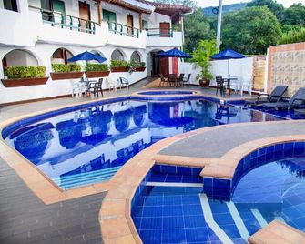 Hotel Monchuelo Spa - San Gil - Piscina