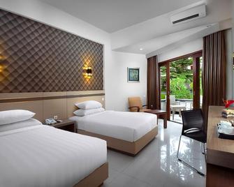 Lombok Raya Hotel - מטראם - חדר שינה