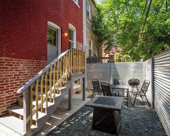 Colorful DC Hideaway - واشنطن د.ك.