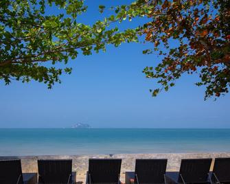 Blue Koh Yao Yai Resort and Villa - Ko Yao Yai - Beach