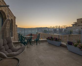 The Way Inn - Boutique Suites - Zefat - Balkon