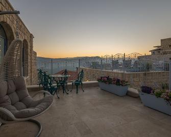 The Way Inn - Boutique Suites - Zefat - Balcón
