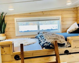 Couple’s retreat in Tiny Home w soaking tub/beach - Upper Lake
