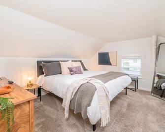 Ｄｅｓｔｉｎａｔｉｏｎ Ｄｏｗｎｔｏｗｎ - Oshkosh - Schlafzimmer
