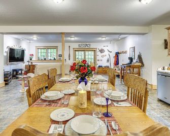 On-site Trails: Rock River Retreat in Jefferson! - Jefferson - Comedor