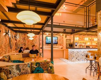Villa Saint Exupery Beach Hostel - Nizza