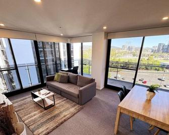 Posh in Phillip - 2bd 2bth Apt - Phillip - Living room
