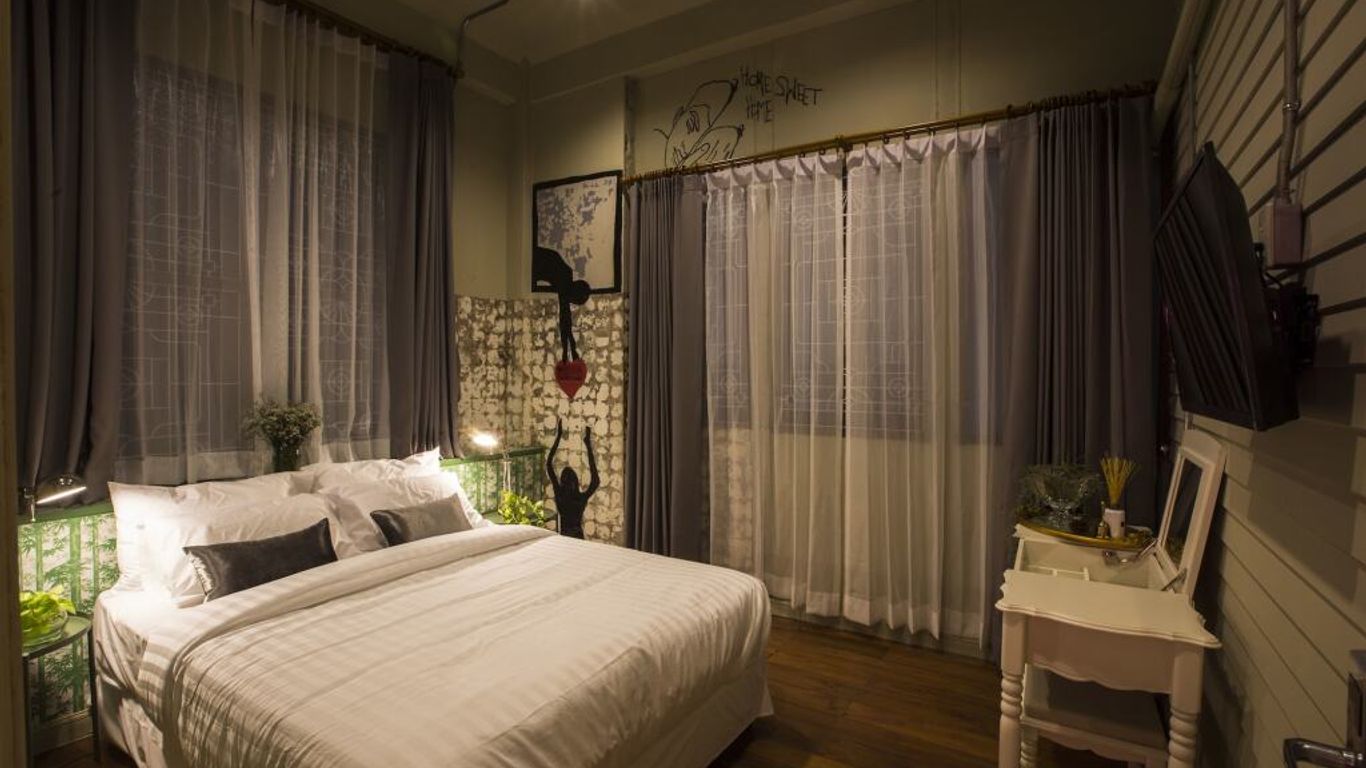 Azure Hostel Bangkok