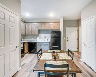 Close to Lakes and Museums Bonham Vacation Rental - Bonham - Kitchen