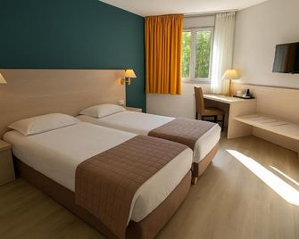 Logis Hotel L'Embarcadère - Nantua - Bedroom