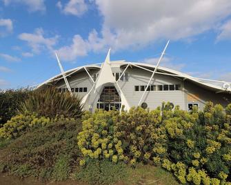 Culver View - Sandown - Building