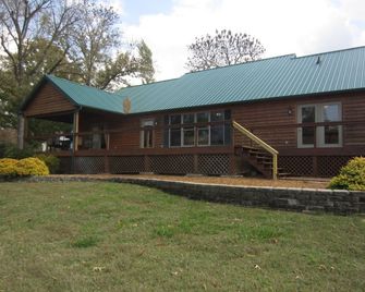 Beautiful, Cedar Lakeside Cabin with Private Dock - Cadiz - Gebäude