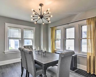 Dog-Friendly Home about 14 Mi to Highmark Stadium - Cheektowaga - Dining room